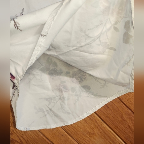 Emery Rose Small White And Floral Airbrush Rose Print Women's Top - Picture 12 of 12